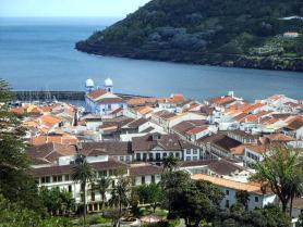 Město Angra do Heroísmo na ostrově Terceira