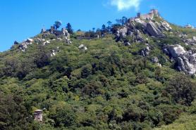Portugalský region Sintra s maurským hradem