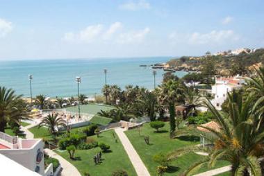 Portugalský hotel Club Praia da Oura u moře