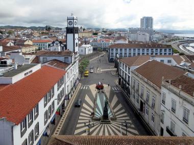 Město Ponta Delgada na ostrově São Miguel