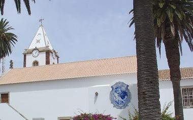 Ostrov Porto Santo s kostelem Igreja de Nossa Senhora da Piedade