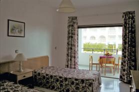 Portugalský hotel Terrace Club - apartmán s ložnicí