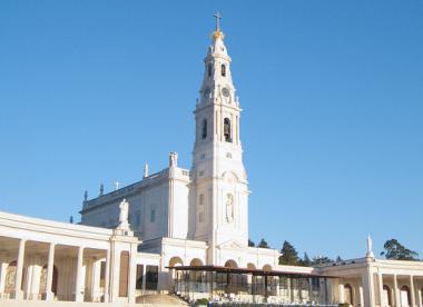 Portugalské město Fátima s bazilikou
