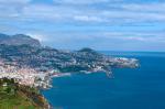 Madeirské hlavní město Funchal na pobřeží